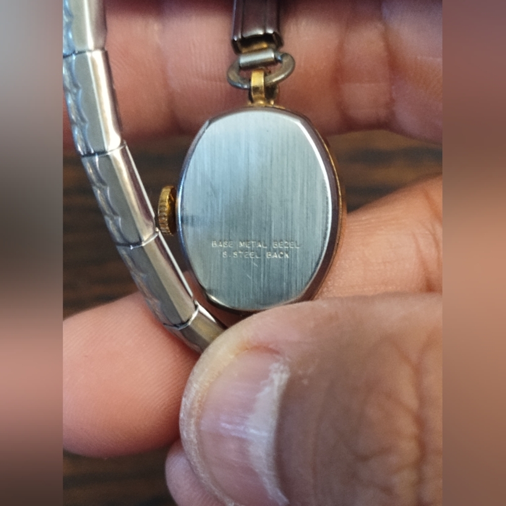 1970s‎ Women's Timex Wind Up Watch With Stretch Band - Picture 5 of 5
